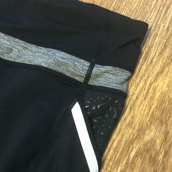 Lululemon Black and Gray Run A Marathon Crop Capri Leggings Size 4 - Picture 7 of 16